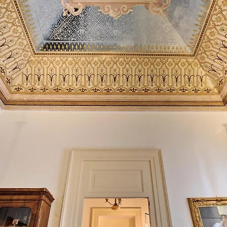 Palazzo Scarciglia Konukevi *